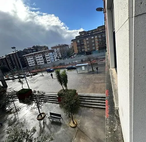 Sunny Apartment, Near Coast. Leioa