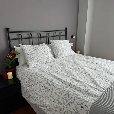 Sunny Apartment, Near Coast. 아파트