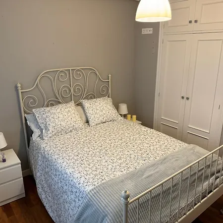 Sunny Apartment, Near Coast. * 레이오나