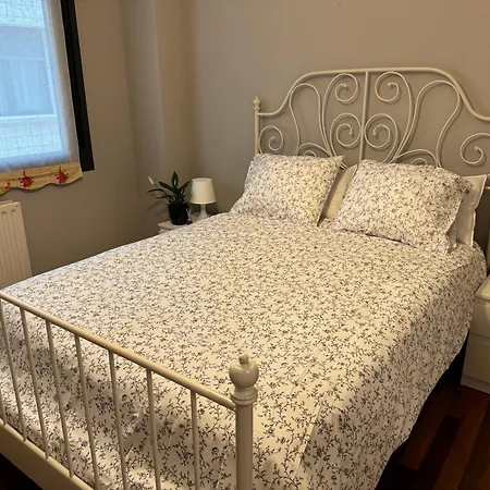 아파트 Sunny Apartment, Near Coast.